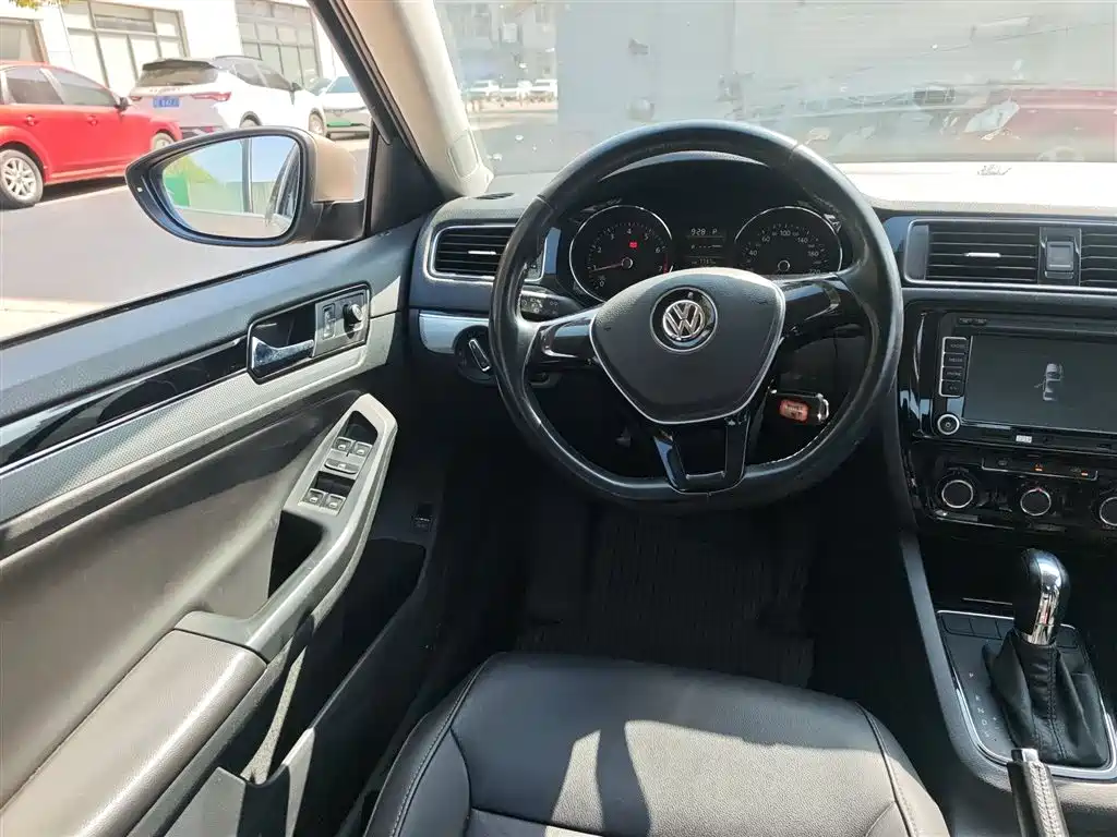 Volkswagen Sagitar 2015 1.6L Automatic Comfort