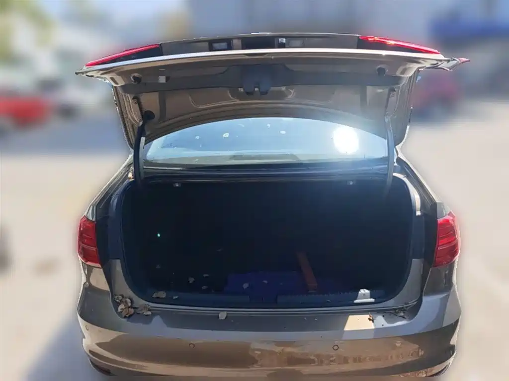 Volkswagen Sagitar 2015 1.6L Automatic Comfort