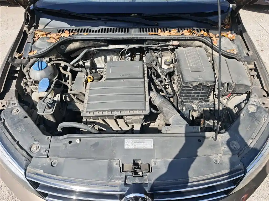 Volkswagen Sagitar 2015 1.6L Automatic Comfort