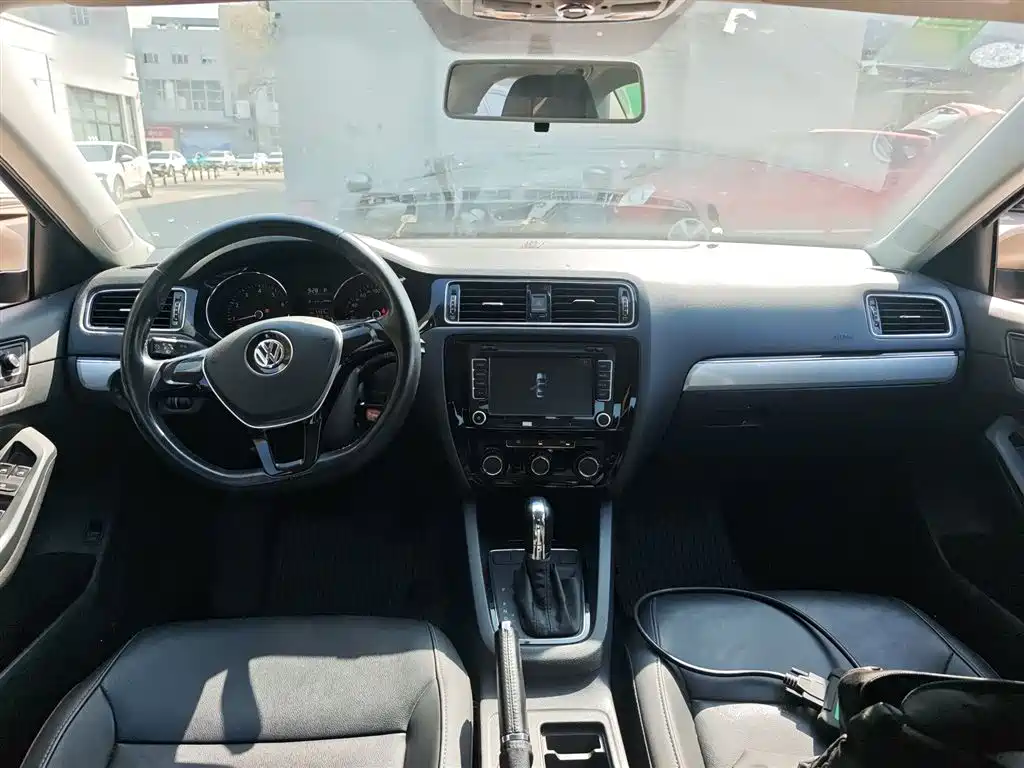 Volkswagen Sagitar 2015 1.6L Automatic Comfort