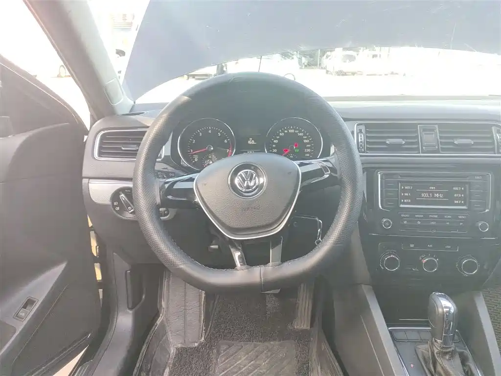 Volkswagen Sagitar 2015 230TSI Automatic Comfort