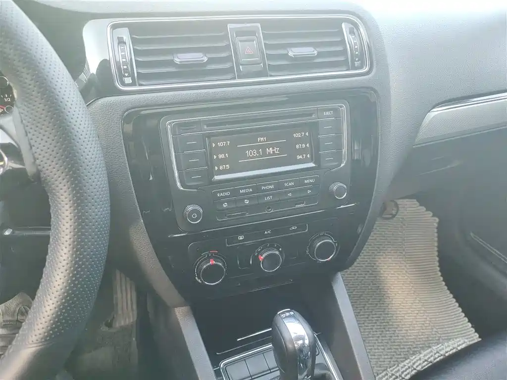 Volkswagen Sagitar 2015 230TSI Automatic Comfort