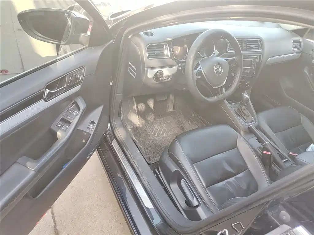 Volkswagen Sagitar 2015 230TSI Automatic Comfort