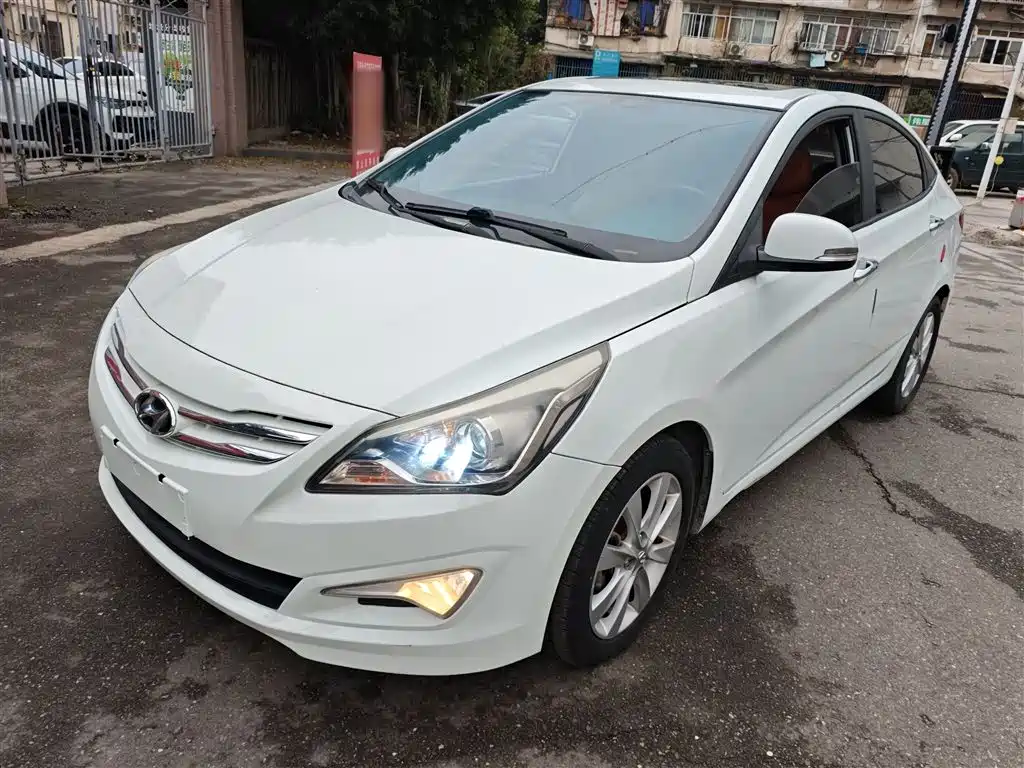 Hyundai Verna 2014 1.4L Manual Top TOP