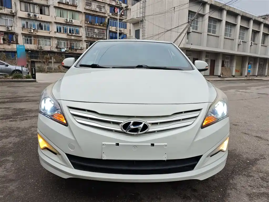 Hyundai Verna 2014 1.4L Manual Top TOP