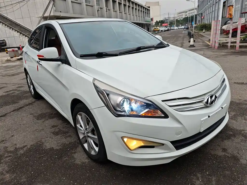 Hyundai Verna 2014 1.4L Manual Top TOP