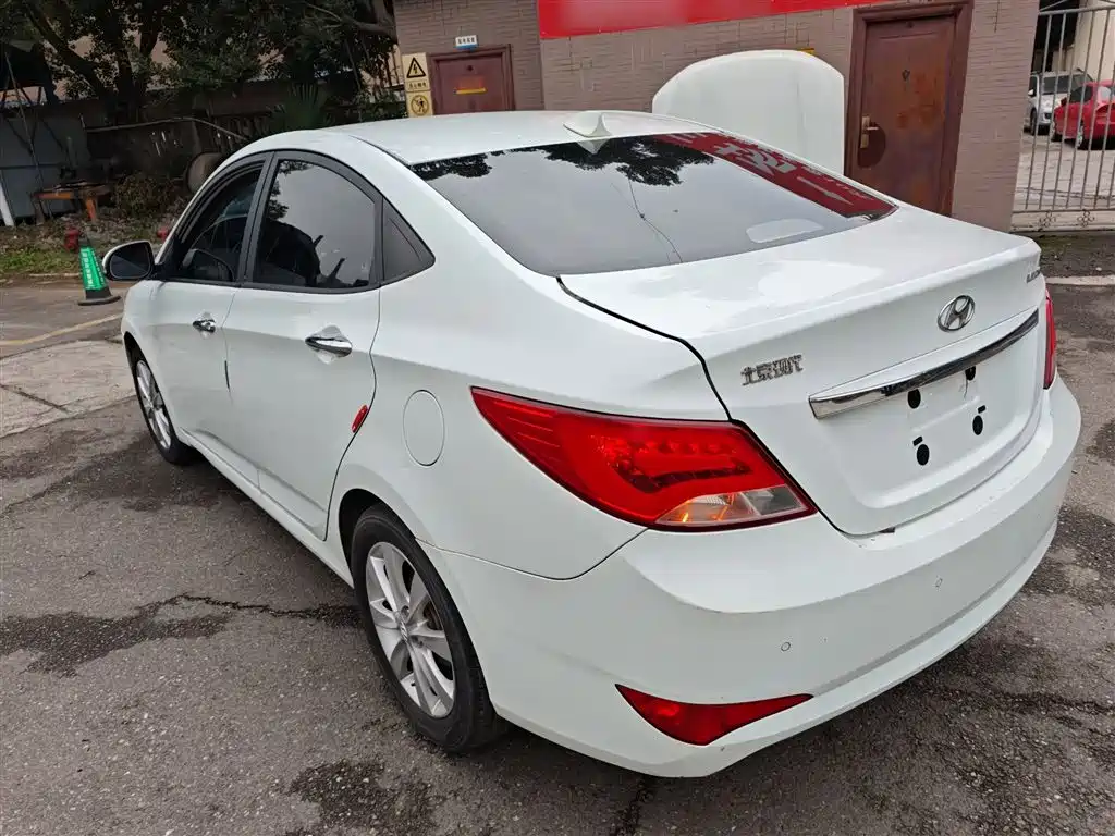 Hyundai Verna 2014 1.4L Manual Top TOP