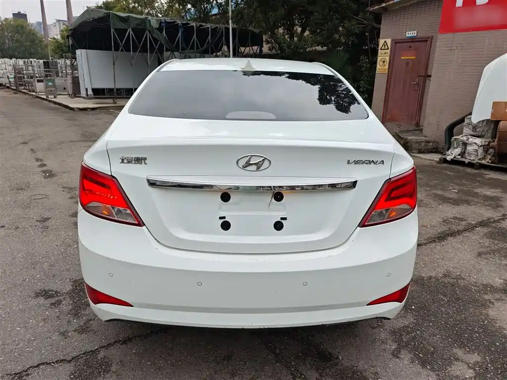 Hyundai Verna 2014 1.4L Manual Top TOP