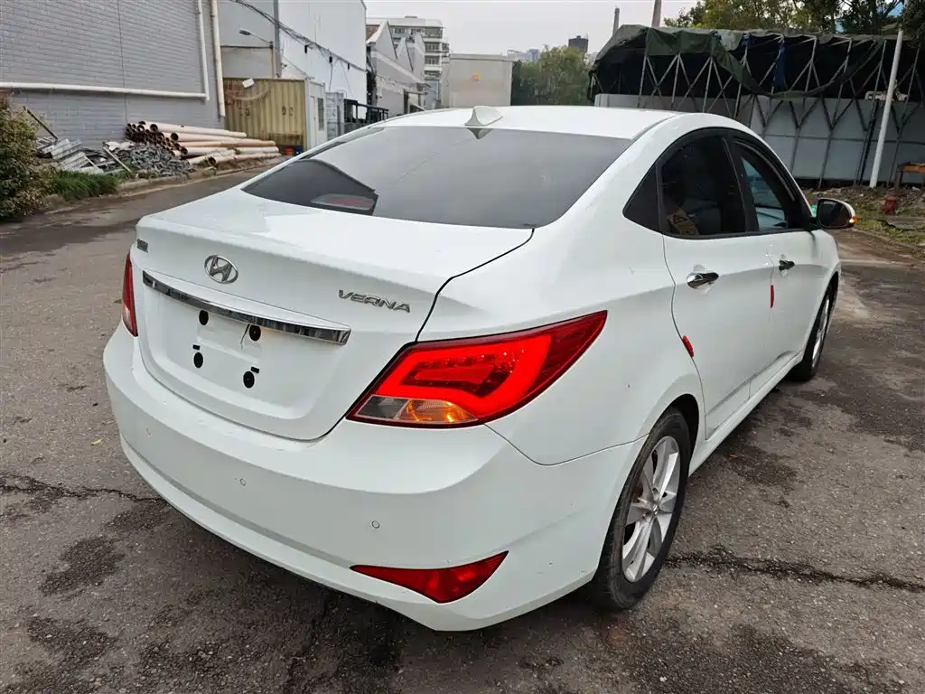 Hyundai Verna 2014 1.4L Manual Top TOP