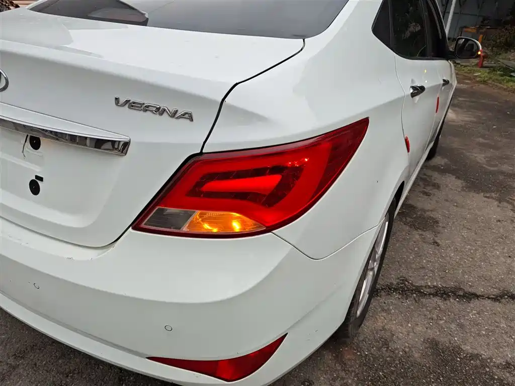 Hyundai Verna 2014 1.4L Manual Top TOP