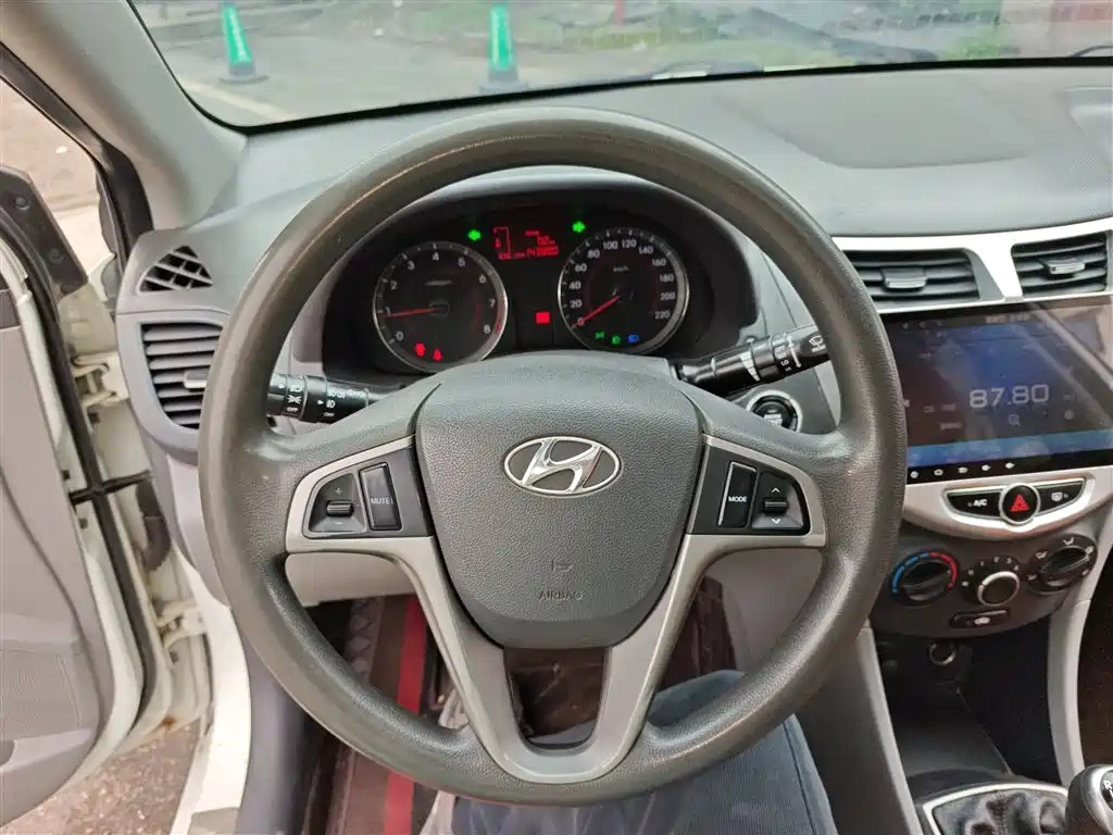 Hyundai Verna 2014 1.4L Manual Top TOP