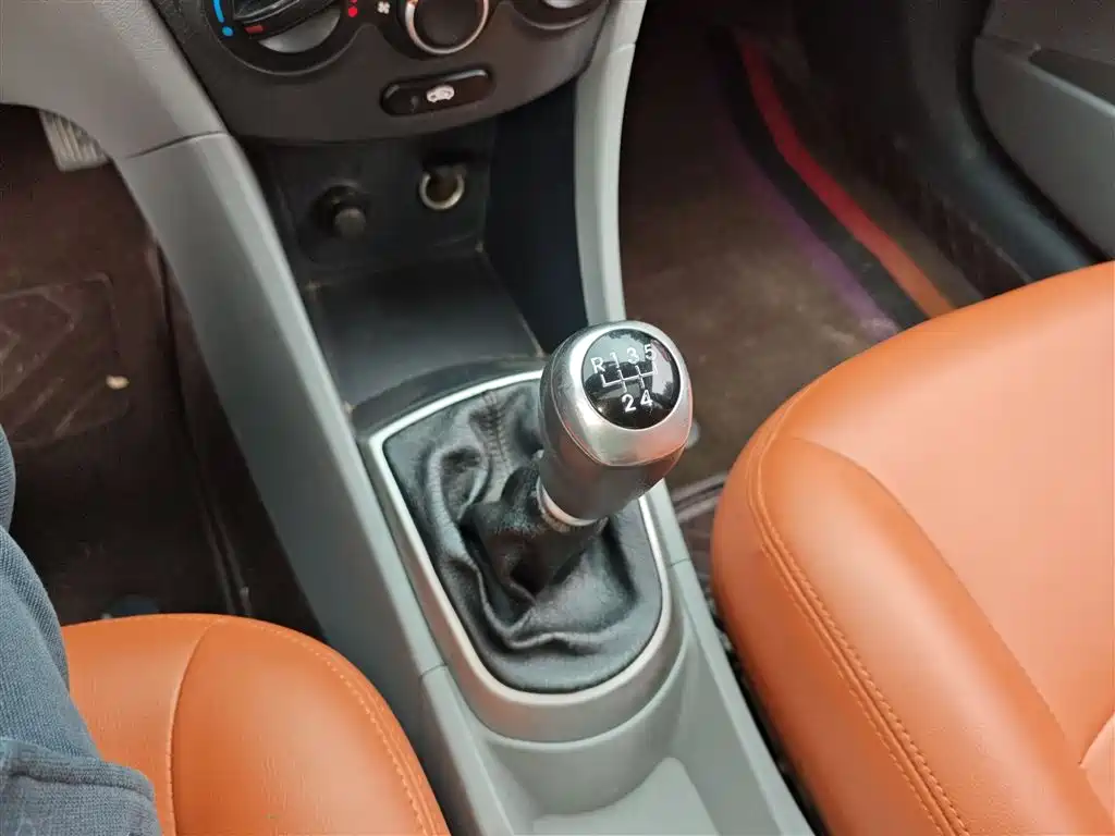 Hyundai Verna 2014 1.4L Manual Top TOP