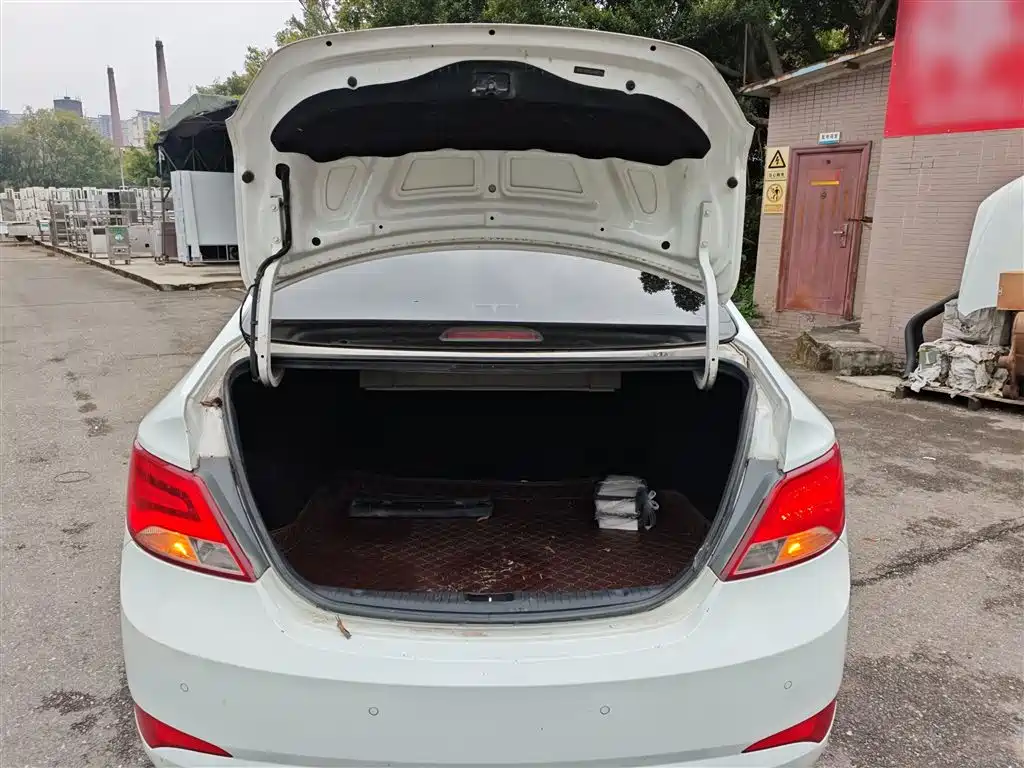 Hyundai Verna 2014 1.4L Manual Top TOP