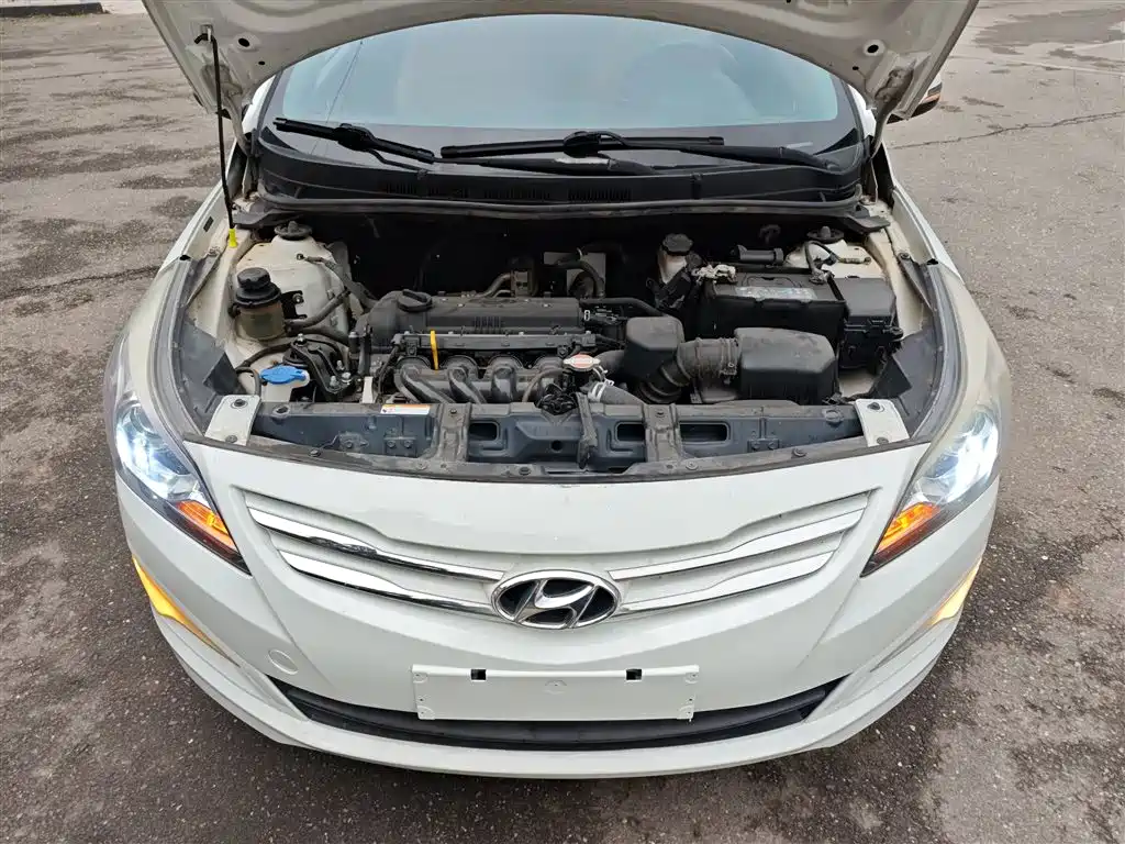 Hyundai Verna 2014 1.4L Manual Top TOP
