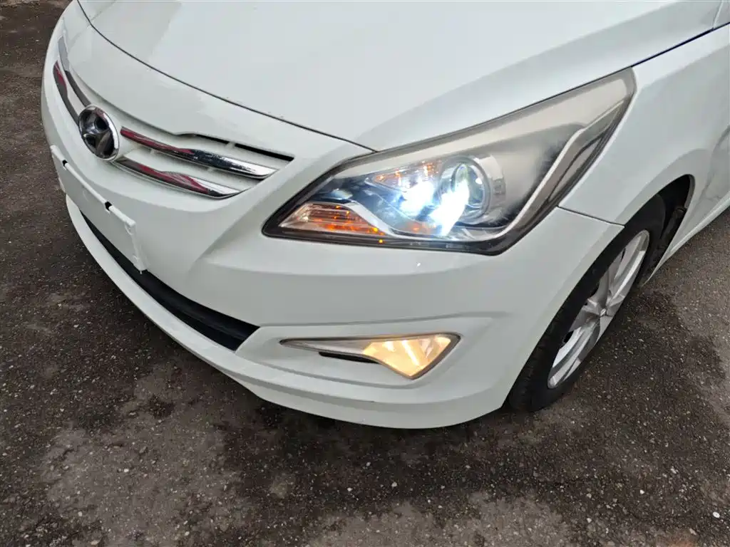 Hyundai Verna 2014 1.4L Manual Top TOP