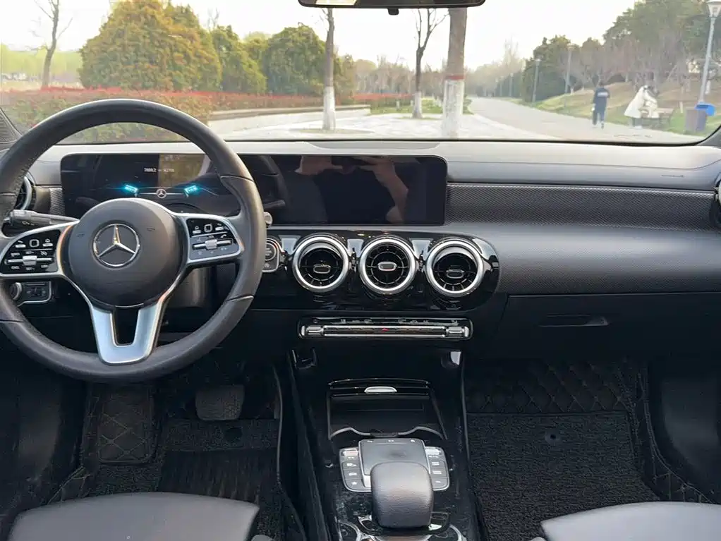 Mercedes-Benz Mercedes-Benz A-Class 2021 A 180 L Sports Sedan