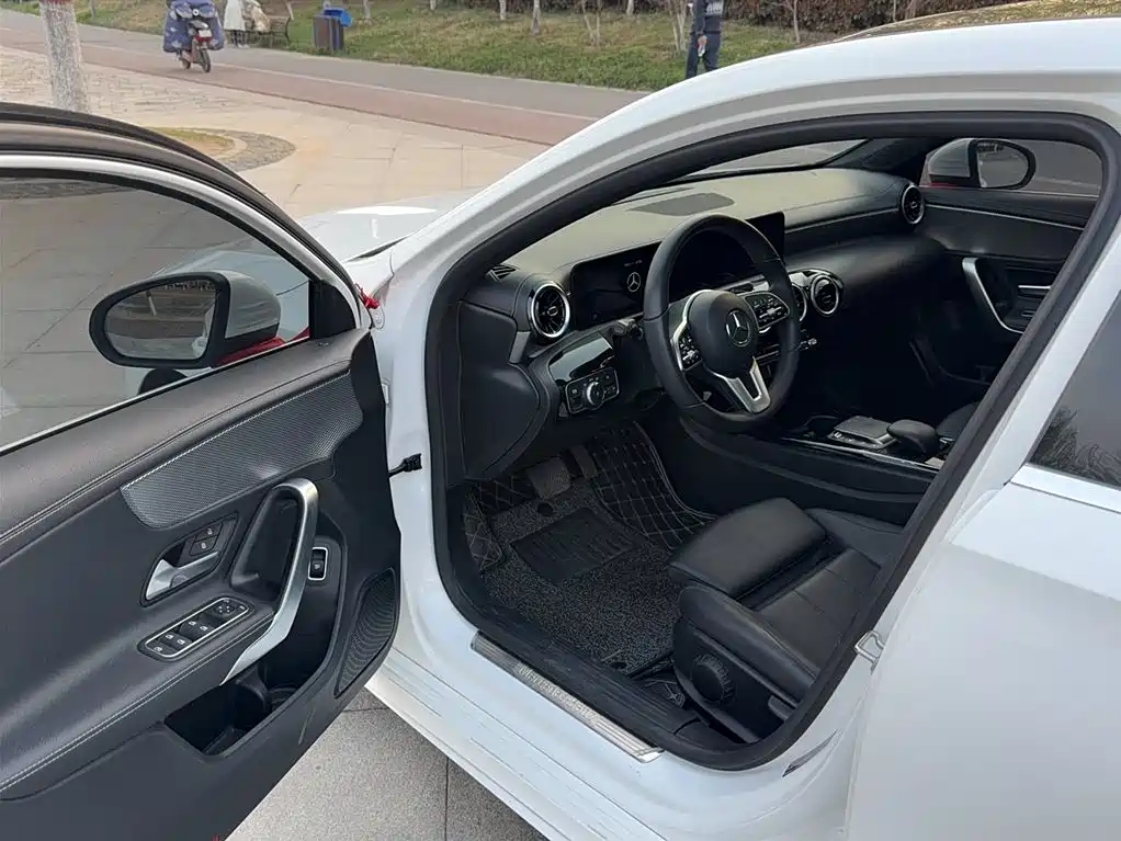 Mercedes-Benz Mercedes-Benz A-Class 2021 A 180 L Sports Sedan