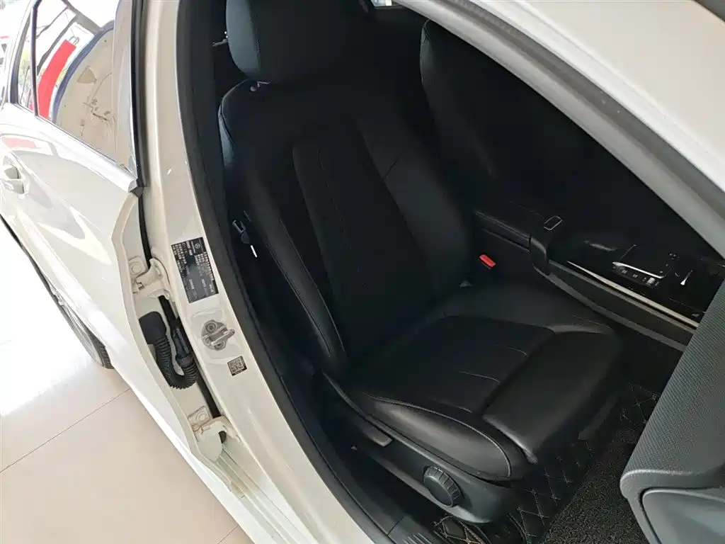 Mercedes-Benz Mercedes-Benz A-Class 2021 A 180 L Sports Sedan