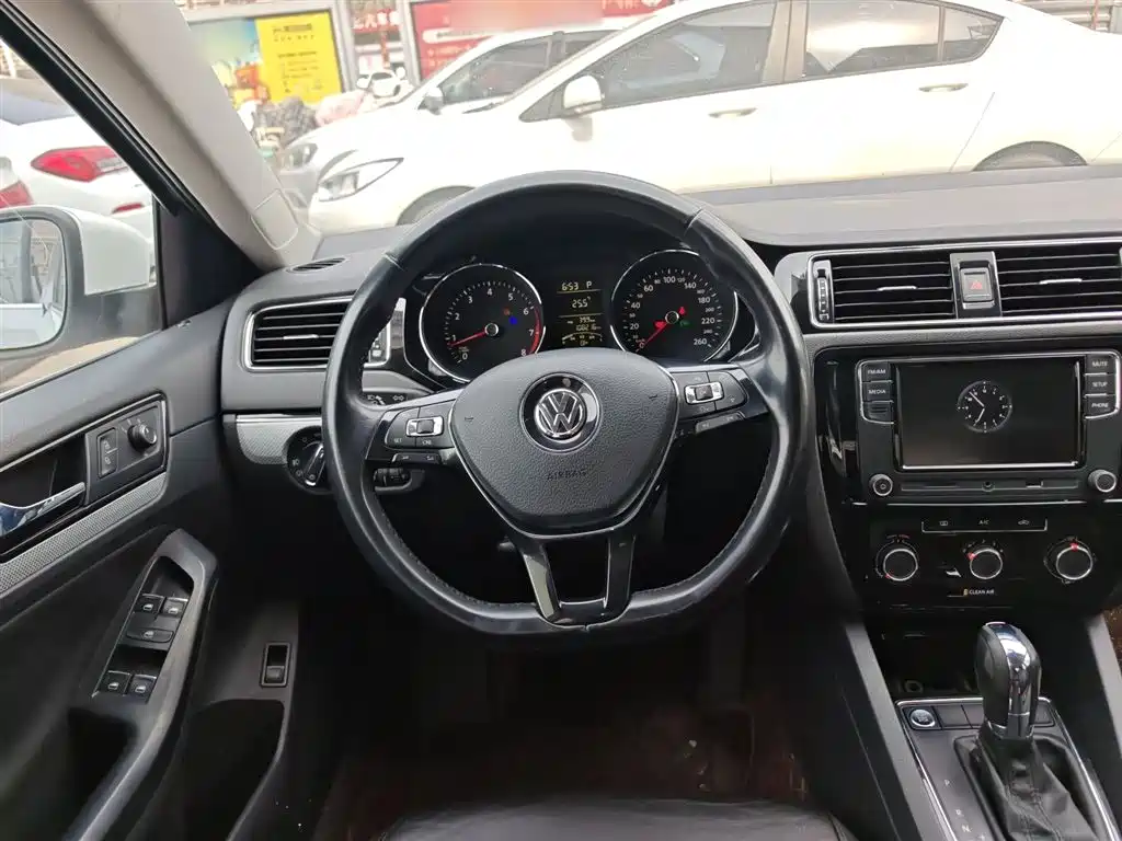 Volkswagen Sagitar 2017 1.6L Automatic Comfort