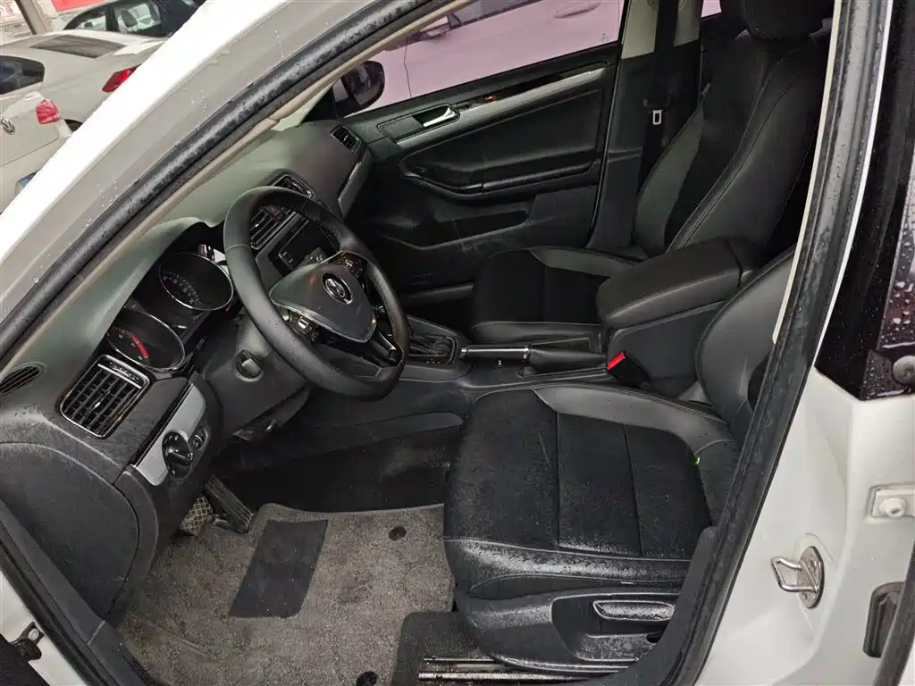 Volkswagen Sagitar 2018 1.6L Automatic Comfort