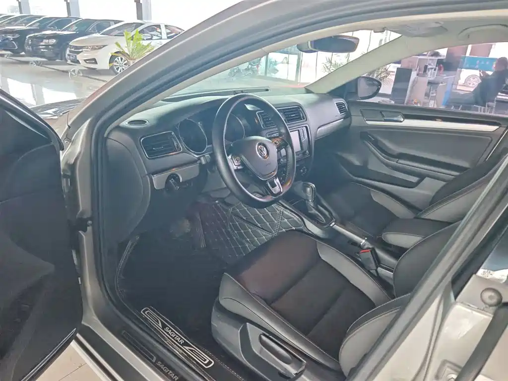 Volkswagen Sagitar 2018 1.6L Automatic Comfort