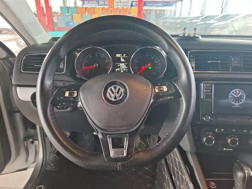 Volkswagen Sagitar 2018 1.6L Automatic Comfort