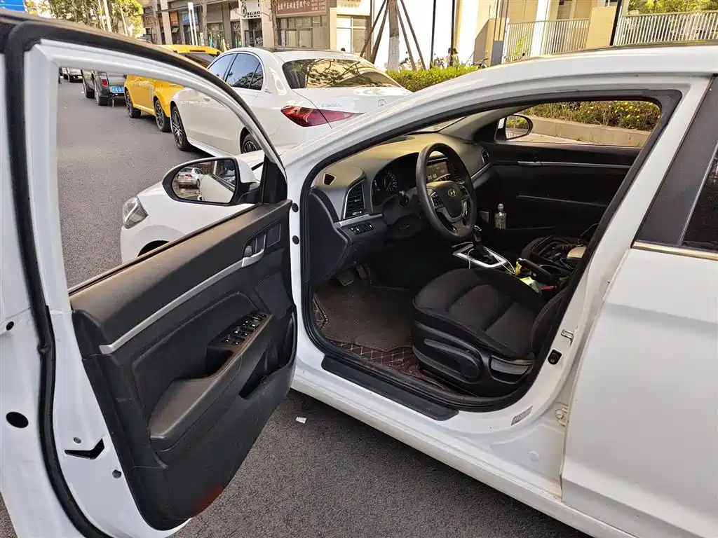 Hyundai Elantra 2016 Model 1.6L Automatic Smart Elite
