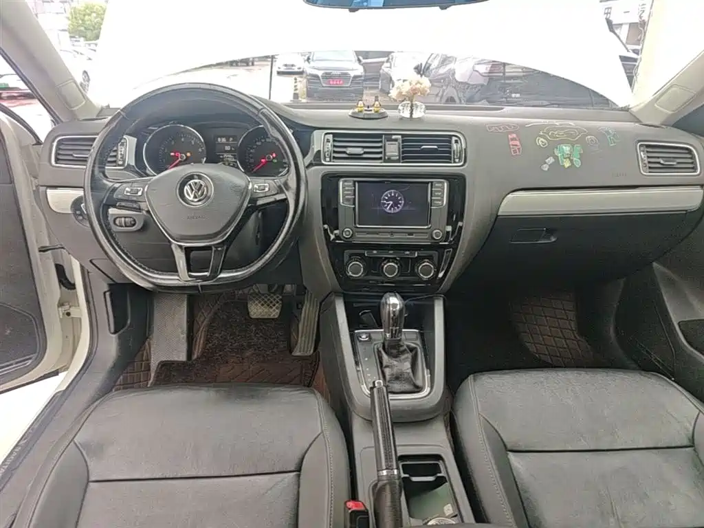 Volkswagen Sagitar 2017 1.6L Automatic Comfort