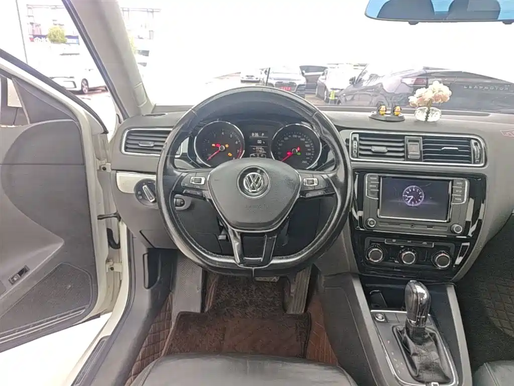Volkswagen Sagitar 2017 1.6L Automatic Comfort