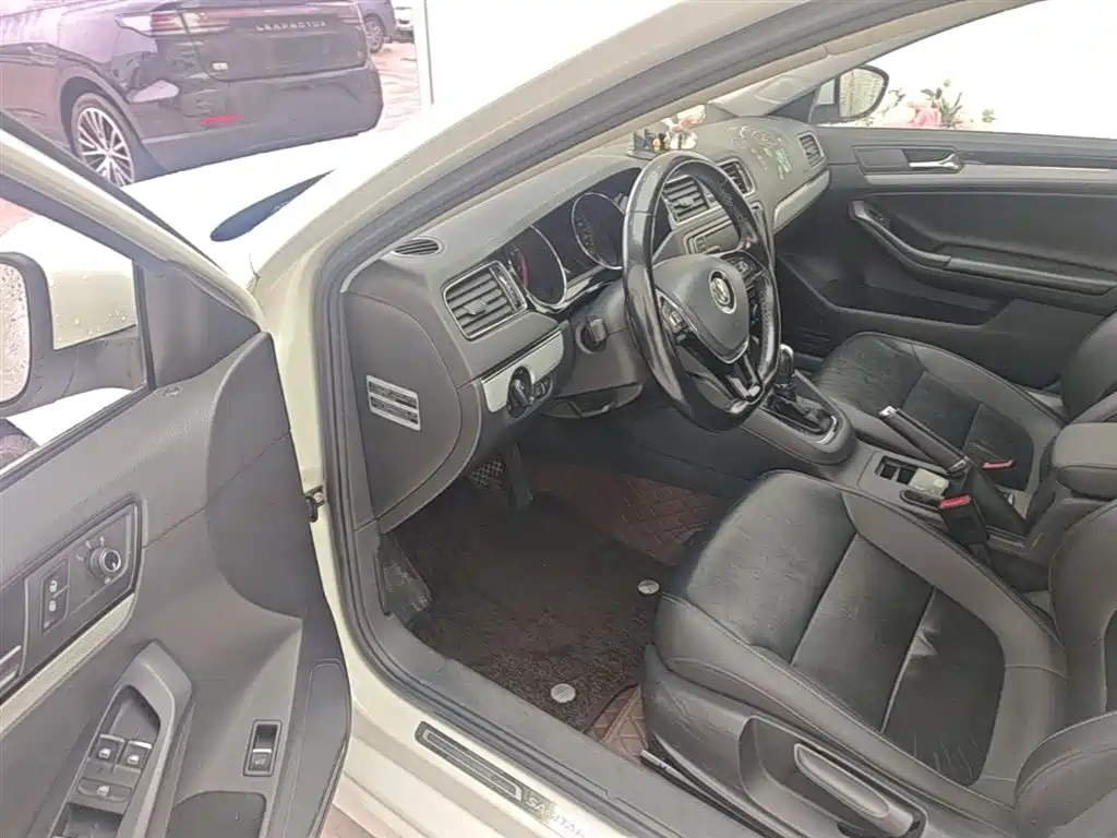Volkswagen Sagitar 2017 1.6L Automatic Comfort