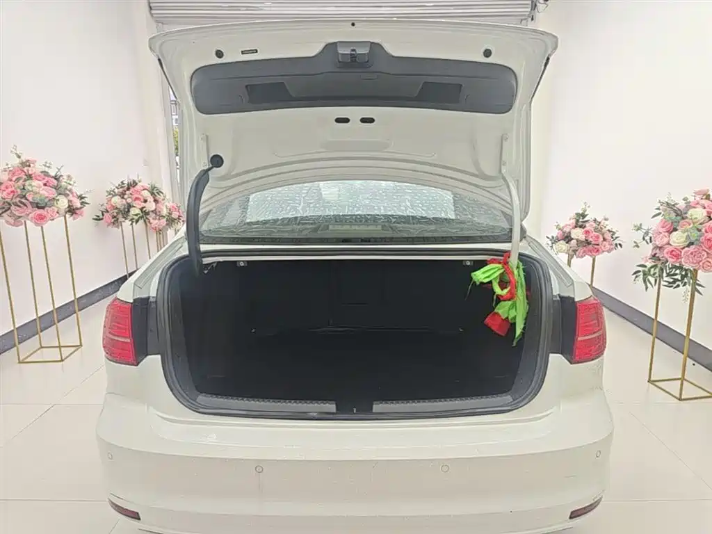 Volkswagen Sagitar 2017 1.6L Automatic Comfort