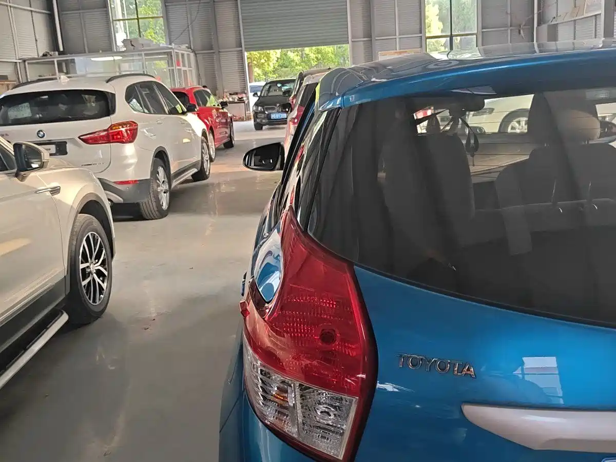 Toyota YARiS L Zhi Xuan 2015 1.5E Auto Charming Edition