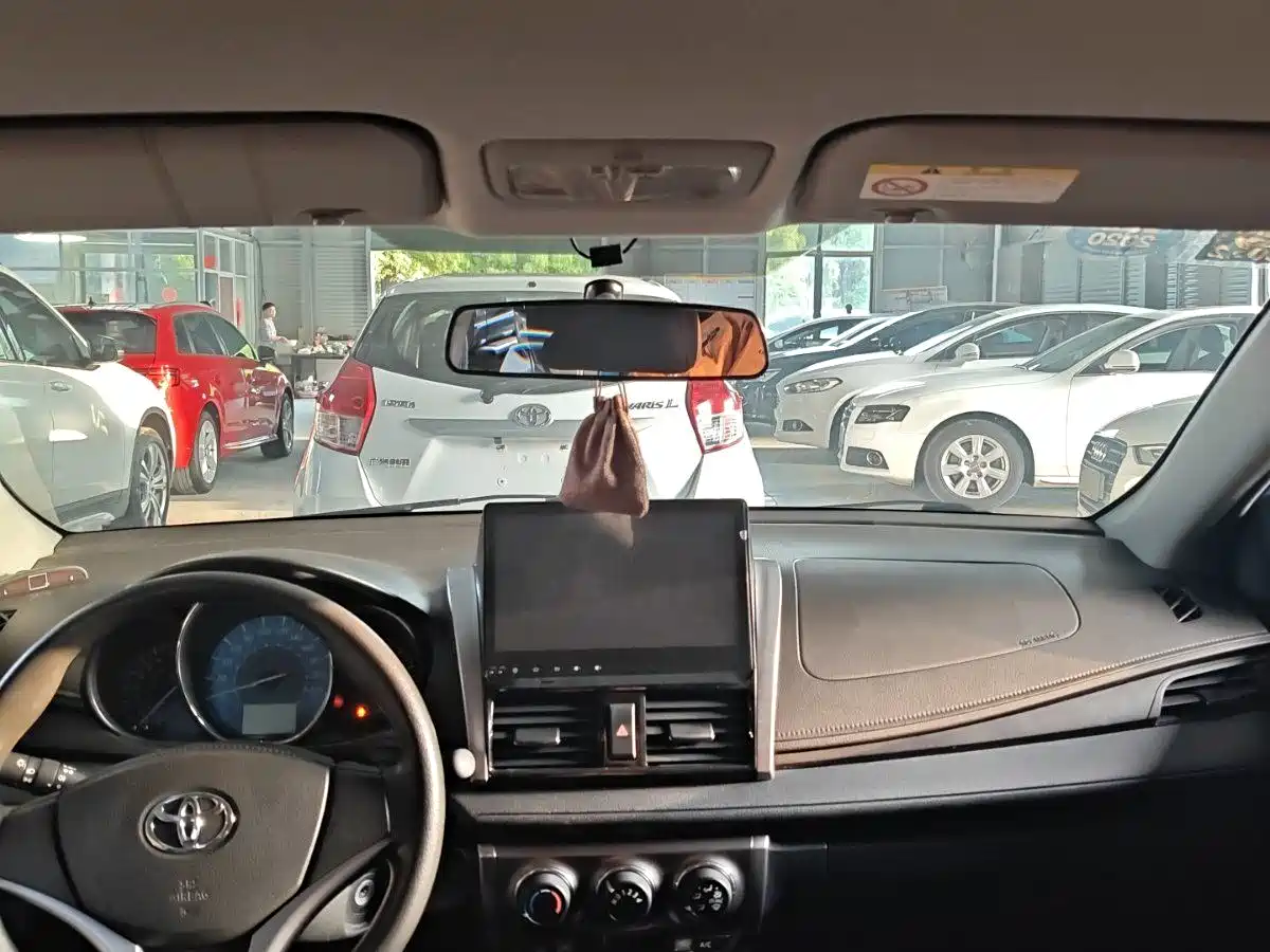 Toyota YARiS L Zhi Xuan 2015 1.5E Auto Charming Edition