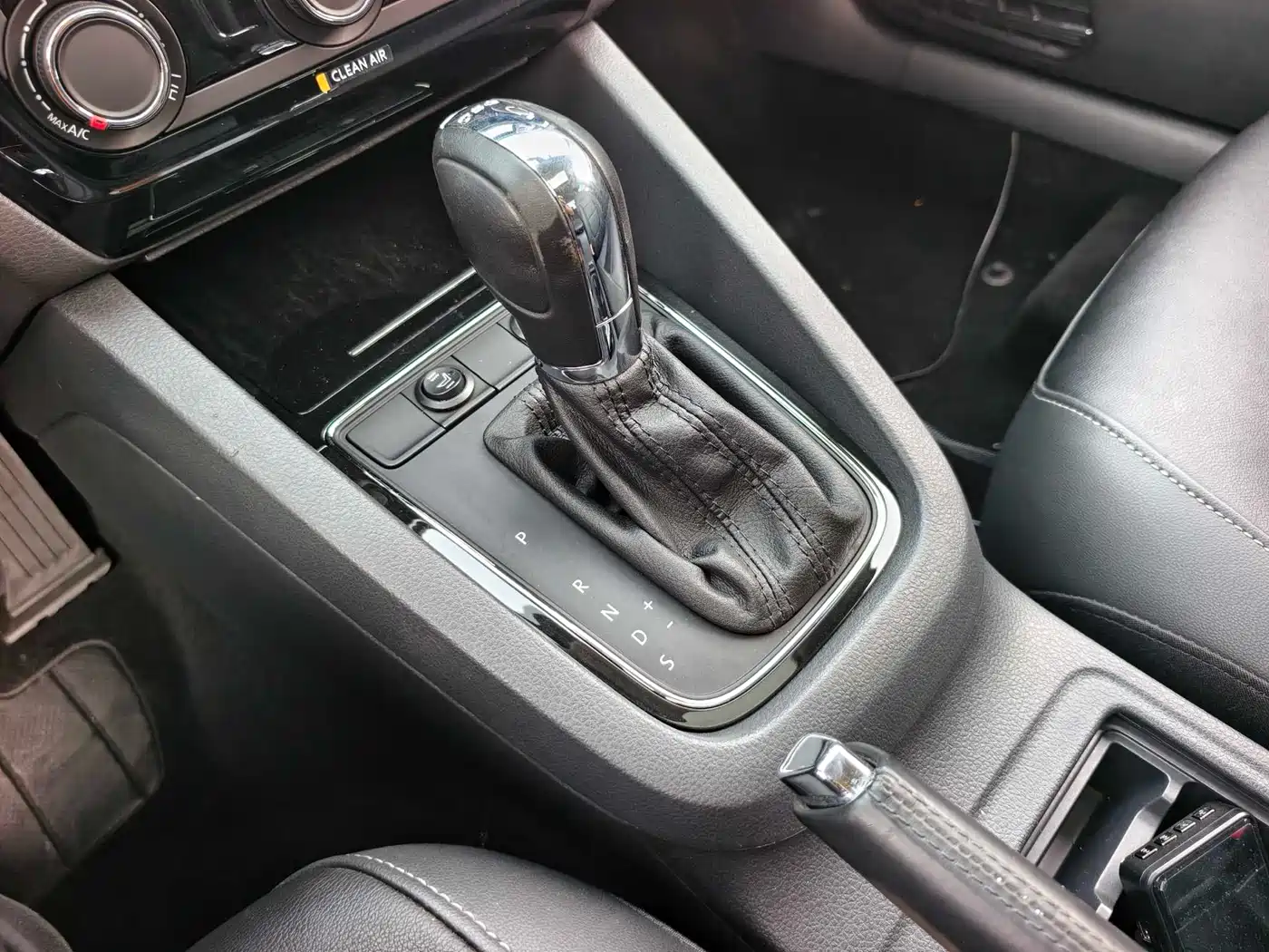 Volkswagen Sagitar 2015 230TSI Automatic Comfort