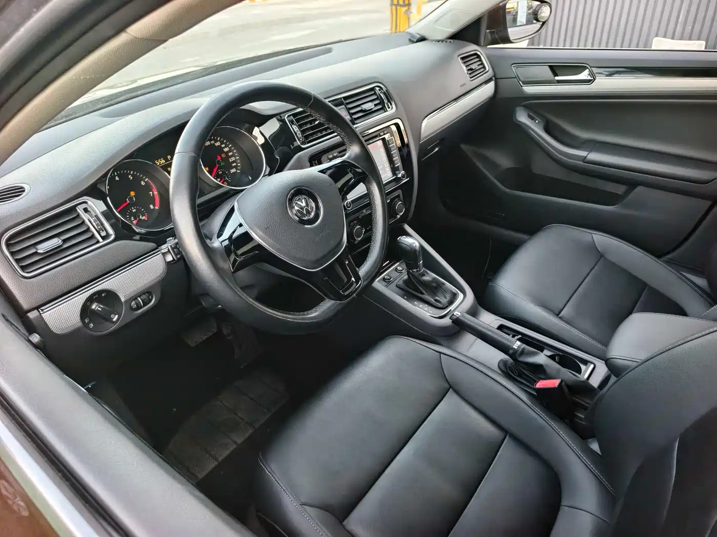 Volkswagen Sagitar 2015 230TSI Automatic Comfort