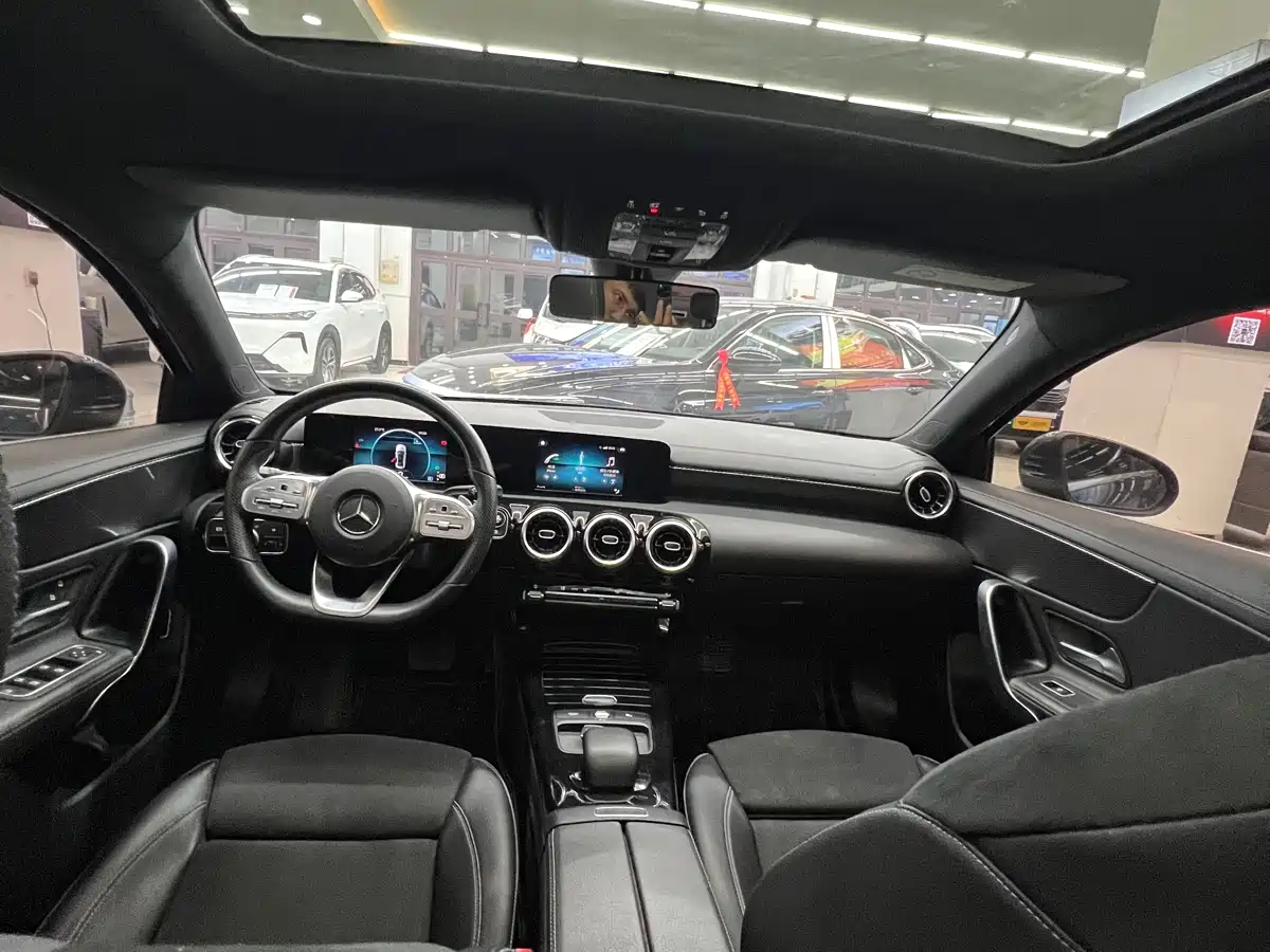 Mercedes-Benz Mercedes-Benz A-Class 2019 A 180 L Sport Sedan