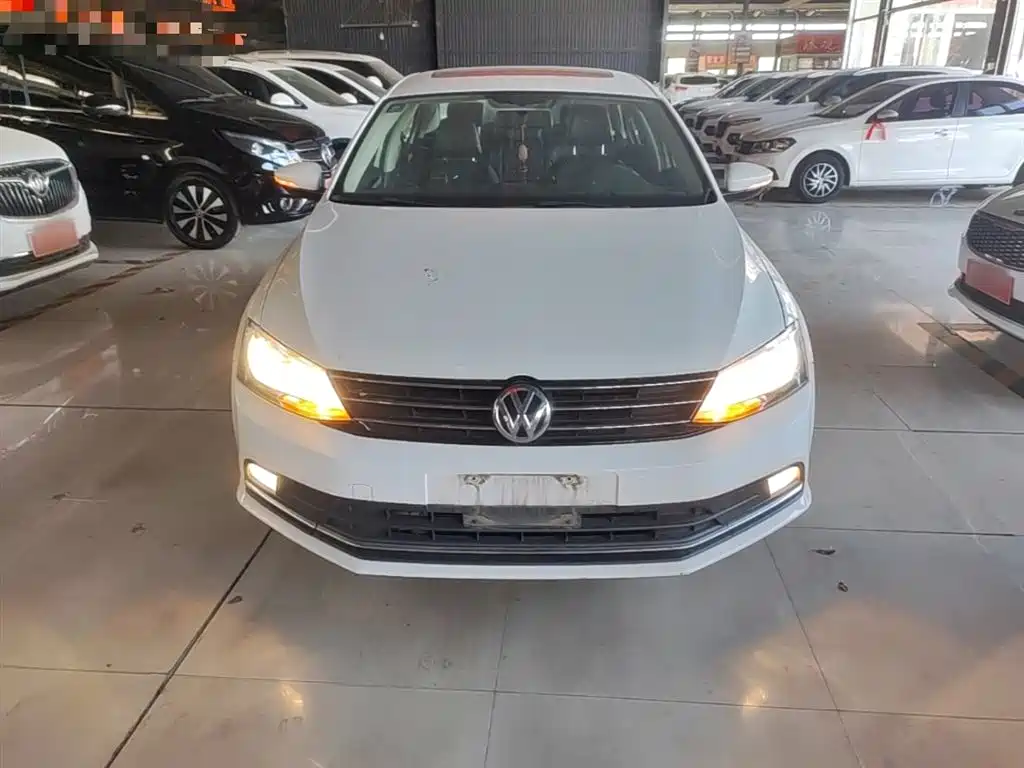 Volkswagen Sagitar 2015 1.6L Manual Comfort