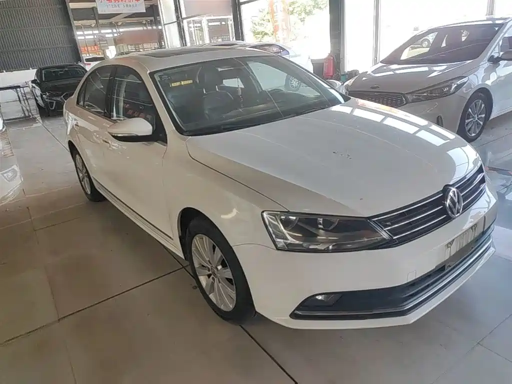 Volkswagen Sagitar 2015 1.6L Manual Comfort