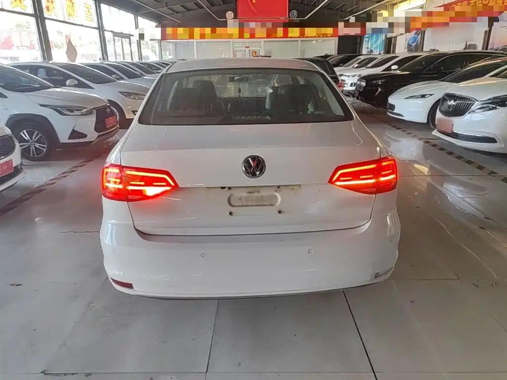 Volkswagen Sagitar 2015 1.6L Manual Comfort