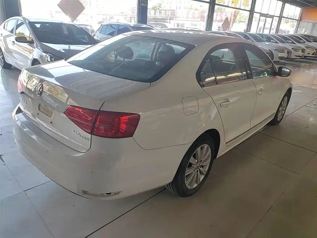 Volkswagen Sagitar 2015 1.6L Manual Comfort