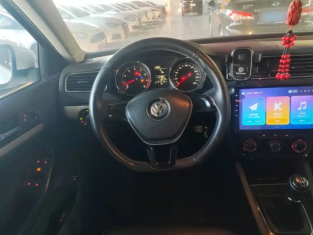 Volkswagen Sagitar 2015 1.6L Manual Comfort