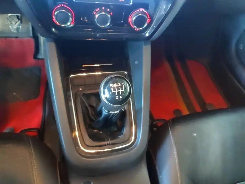 Volkswagen Sagitar 2015 1.6L Manual Comfort
