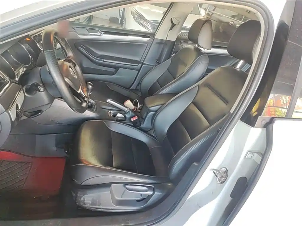 Volkswagen Sagitar 2015 1.6L Manual Comfort
