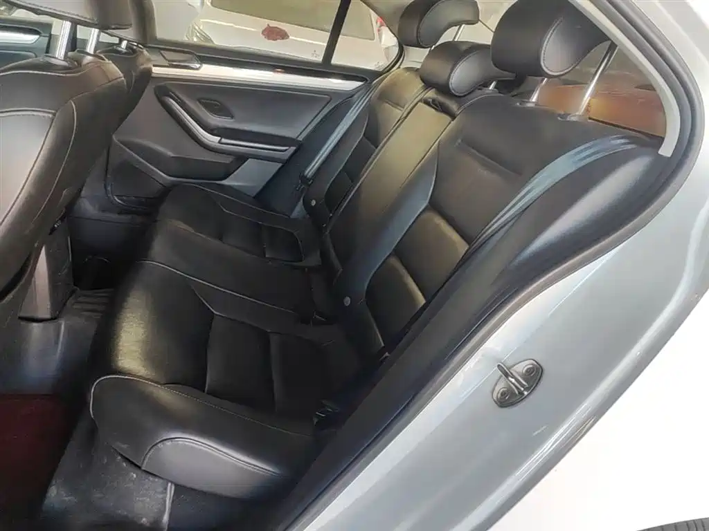 Volkswagen Sagitar 2015 1.6L Manual Comfort