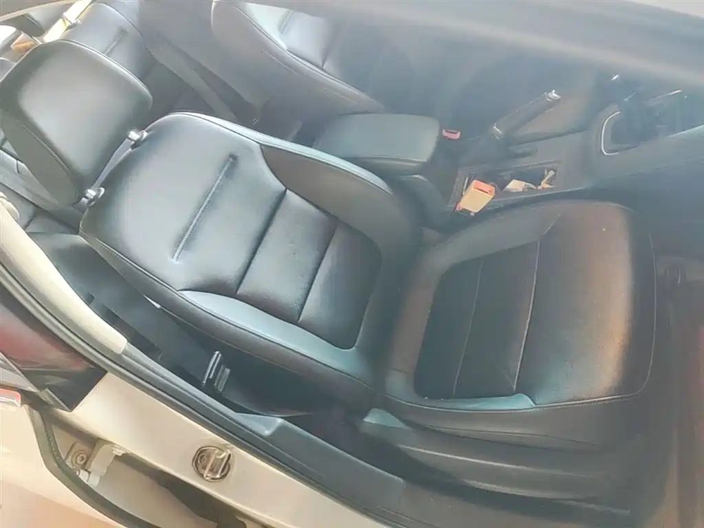Volkswagen Sagitar 2015 1.6L Manual Comfort
