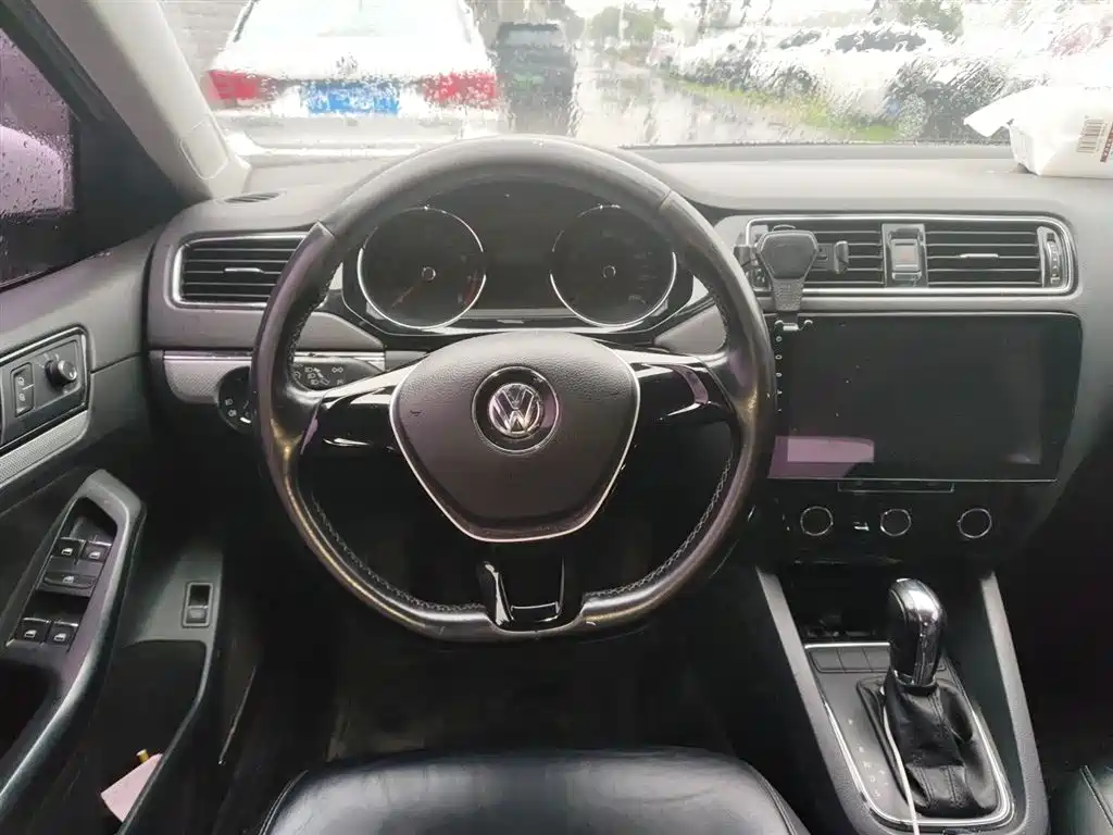 Volkswagen Sagitar 2015 1.6L Automatic Comfort