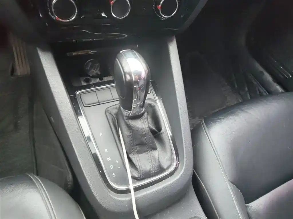 Volkswagen Sagitar 2015 1.6L Automatic Comfort