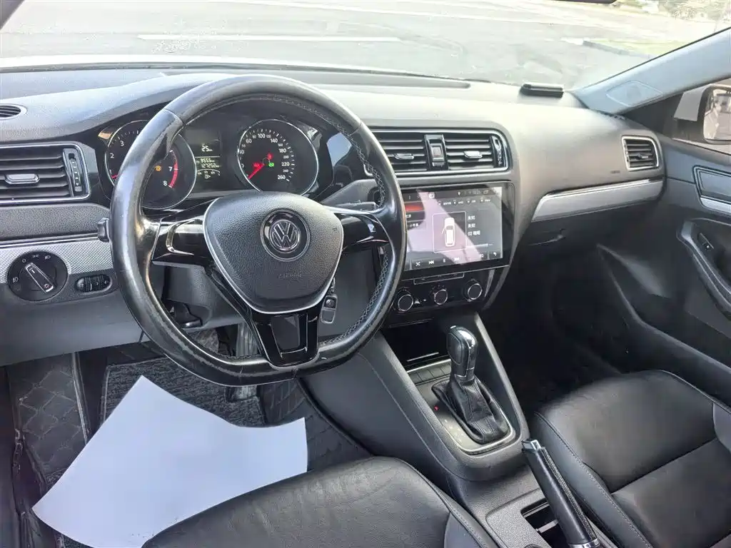Volkswagen Sagitar 2015 1.6L Automatic Comfort