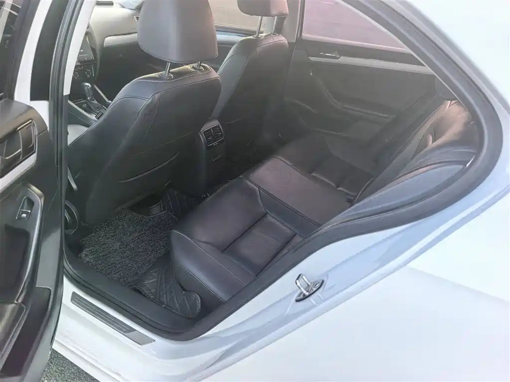 Volkswagen Sagitar 2015 1.6L Automatic Comfort
