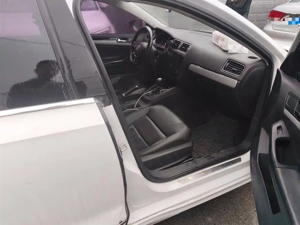 Volkswagen Sagitar 2015 1.6L Automatic Comfort